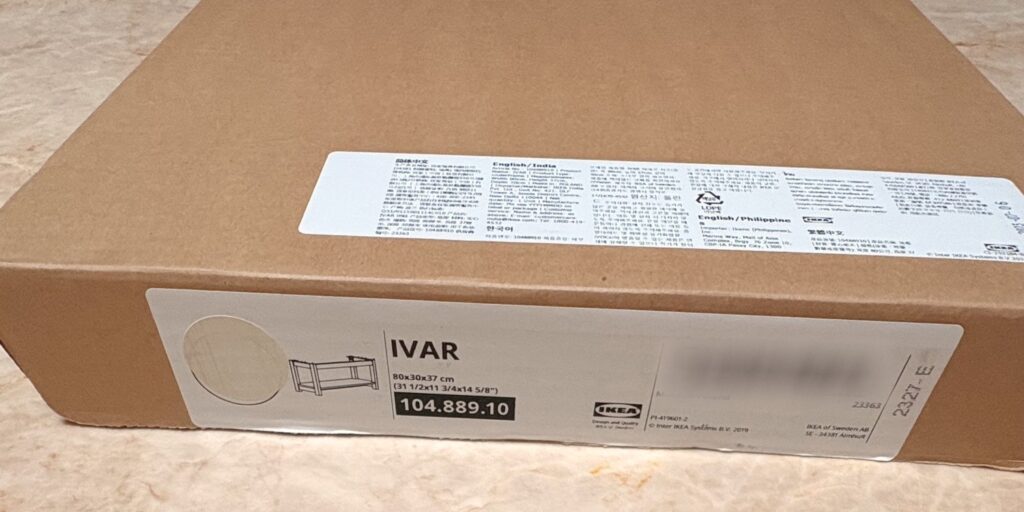 IKEAのIVAR(イーヴァル)の箱のラベル。「IVAR 80x30x37 cm」と書いてある