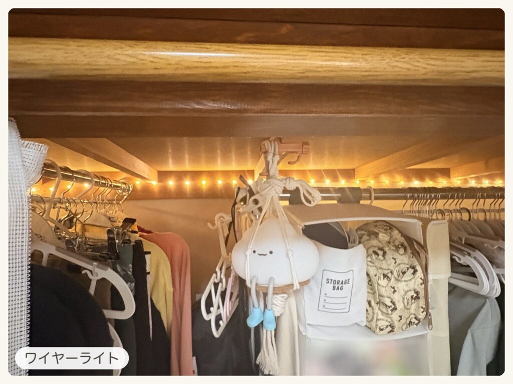 「ダイソーのワイヤーライトを押し入れに付ける方法｜330円、タイマーで毎晩自動点灯」のサムネイル
